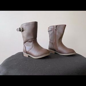 Cat & Jack Boots: Size 7